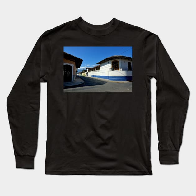 Rue de Granada au Nicaragua Long Sleeve T-Shirt by franck380